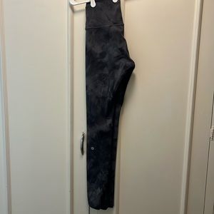 Lululemon Wunder under leggings - black and grey tie died color